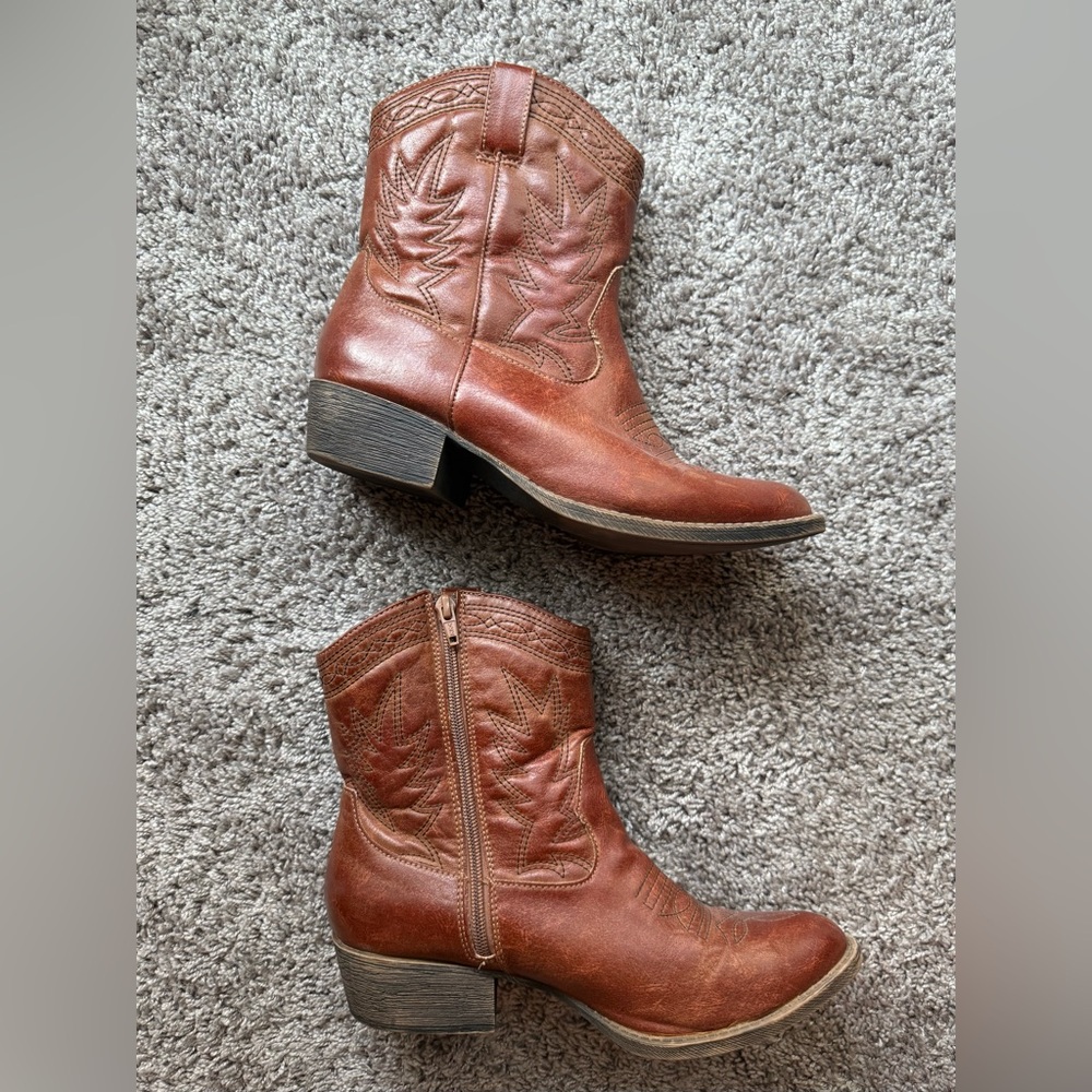 Coconuts by Matisse Ankle Cowboy Booties